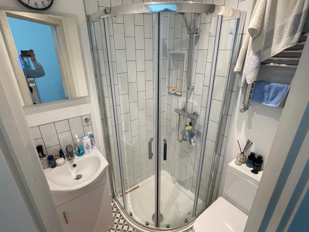 Lot: 61 - WELL PRESENTED SIX-BEDROOM HOUSE OF MULTIPLE OCCUPATION PROVIDING GOOD RENTAL INCOME - Room three shower room with W.C.